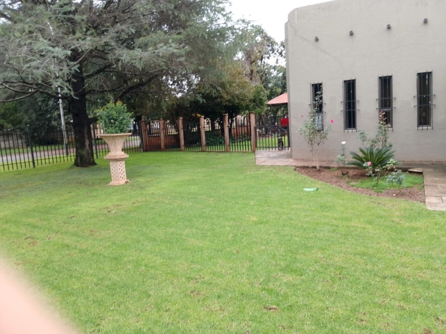 5 Bedroom Property for Sale in Lourenspark North West